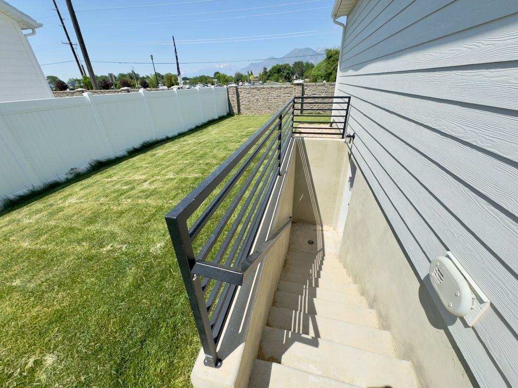 109 N Main St - Photo 3 of 11