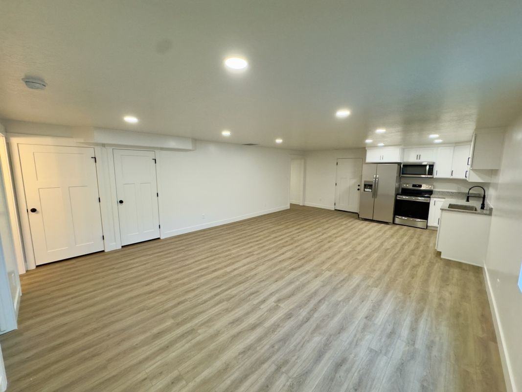 109 N Main St - Photo 6 of 11