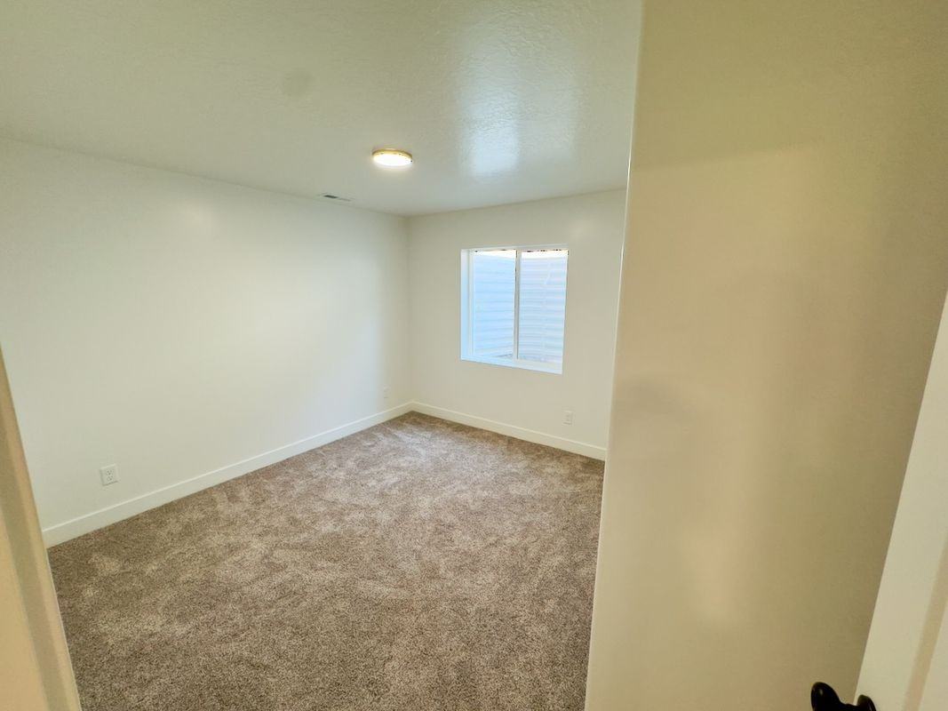 109 N Main St - Photo 7 of 11