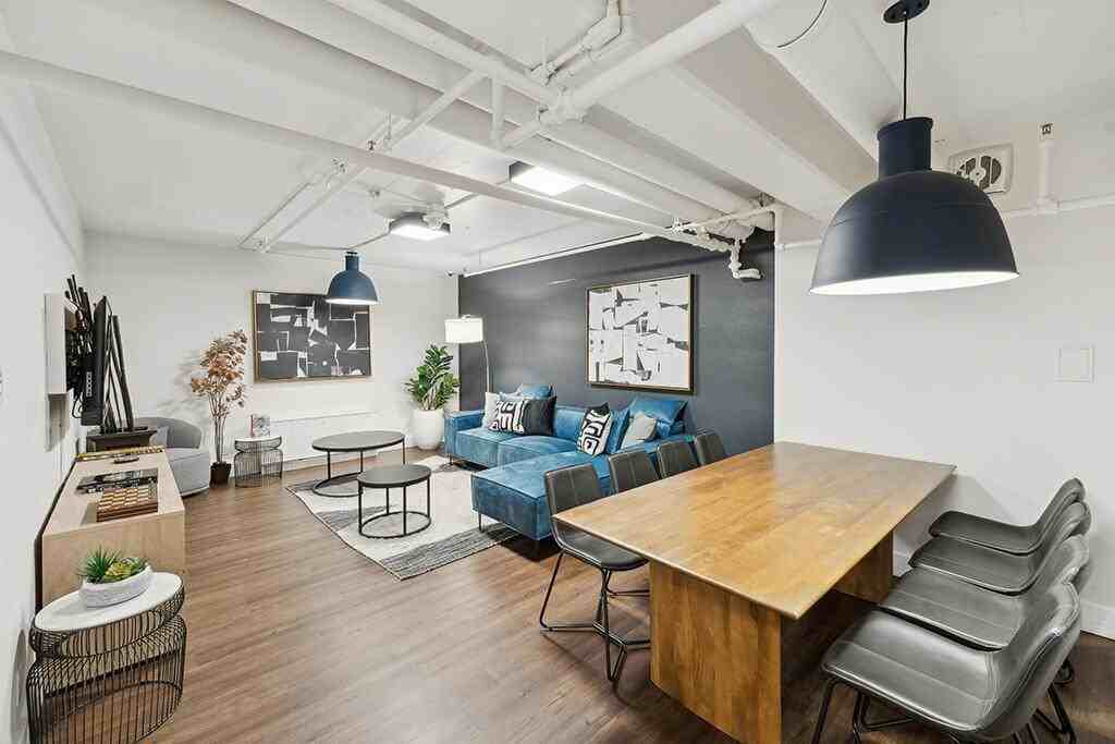 735 St. Clair Apartments - Photo 7 of 9