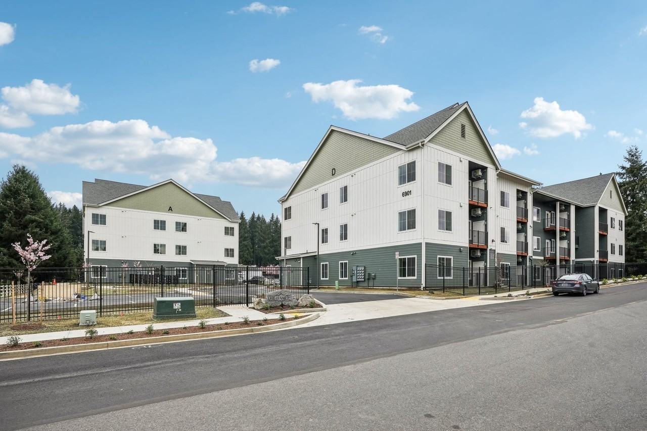 The Hamlet at Curtin Creek – Spacious Modern Living - Photo 2 of 50