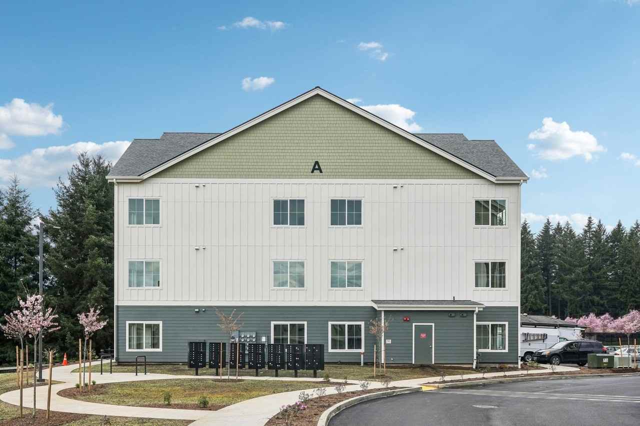 The Hamlet at Curtin Creek – Spacious Modern Living - Photo 7 of 50