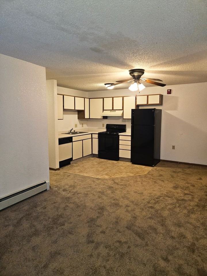 River Terrace Apartments - Photo 4 of 18