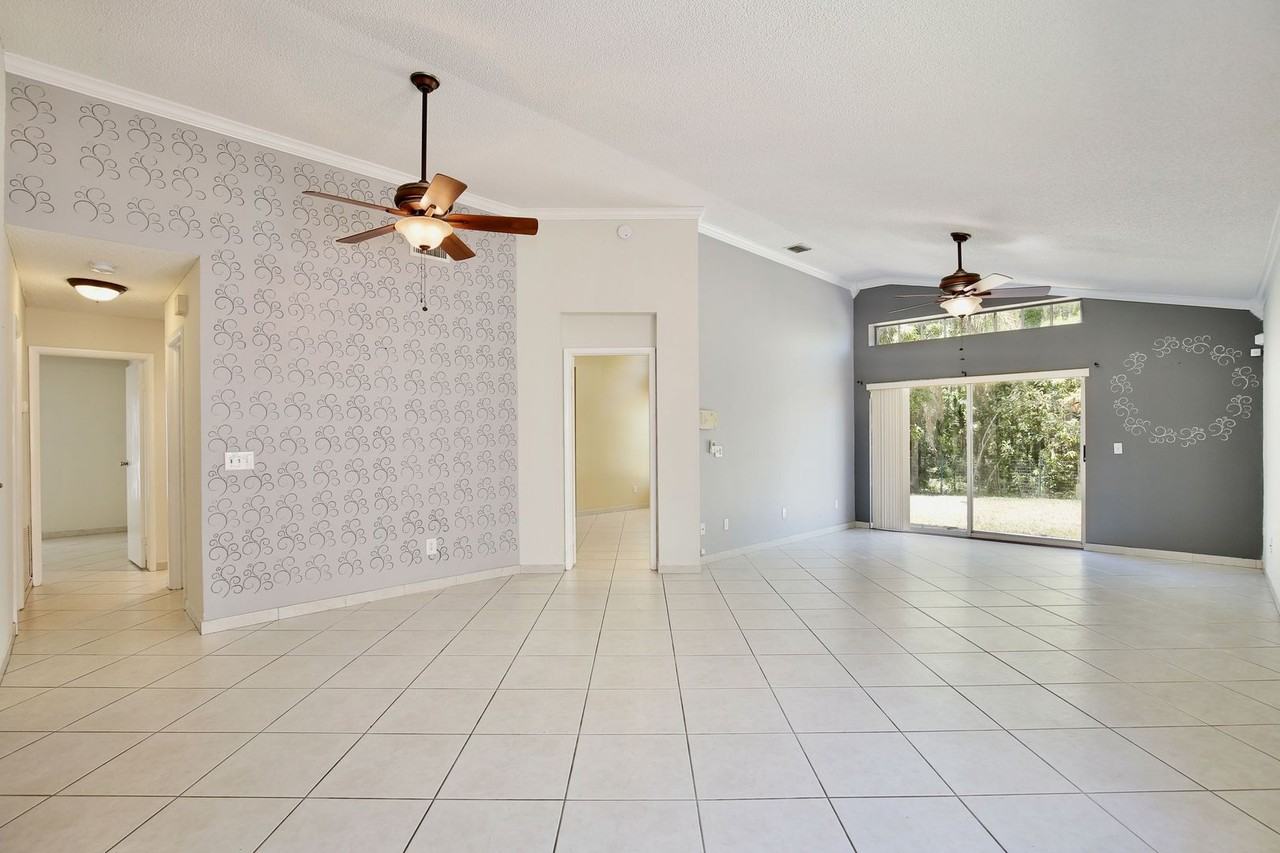 10617 Satinwood Cir - Photo 3 of 21