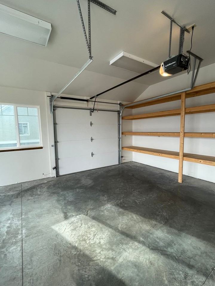 740 Stone St - Photo 2 of 23