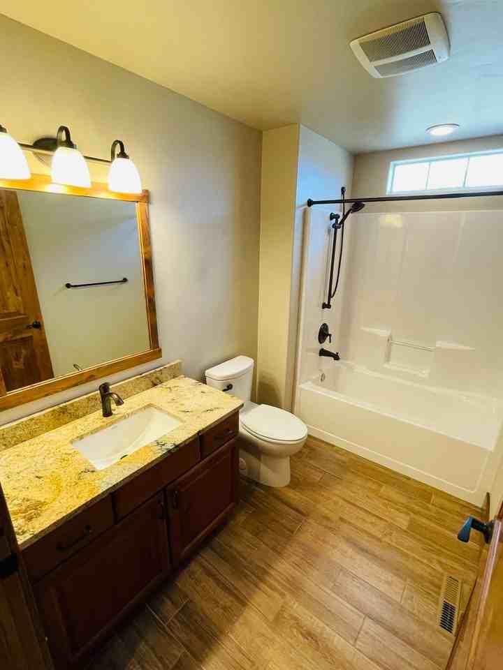 740 Stone St - Photo 3 of 23