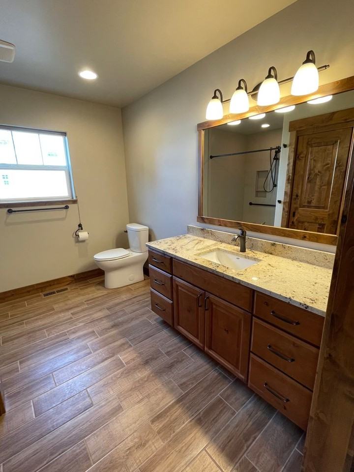 740 Stone St - Photo 6 of 23