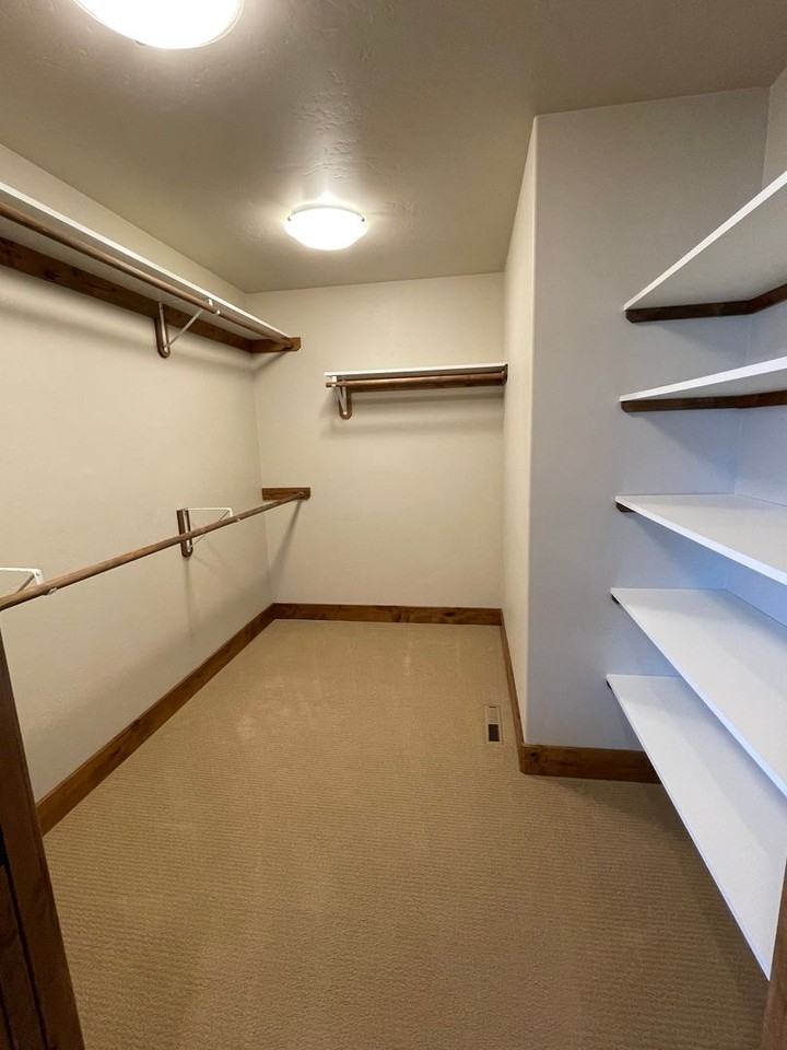 740 Stone St - Photo 7 of 23