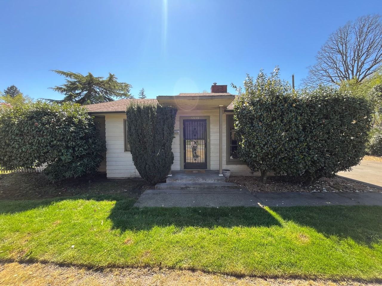 12230 Sw Walker Rd - Photo 3 of 35