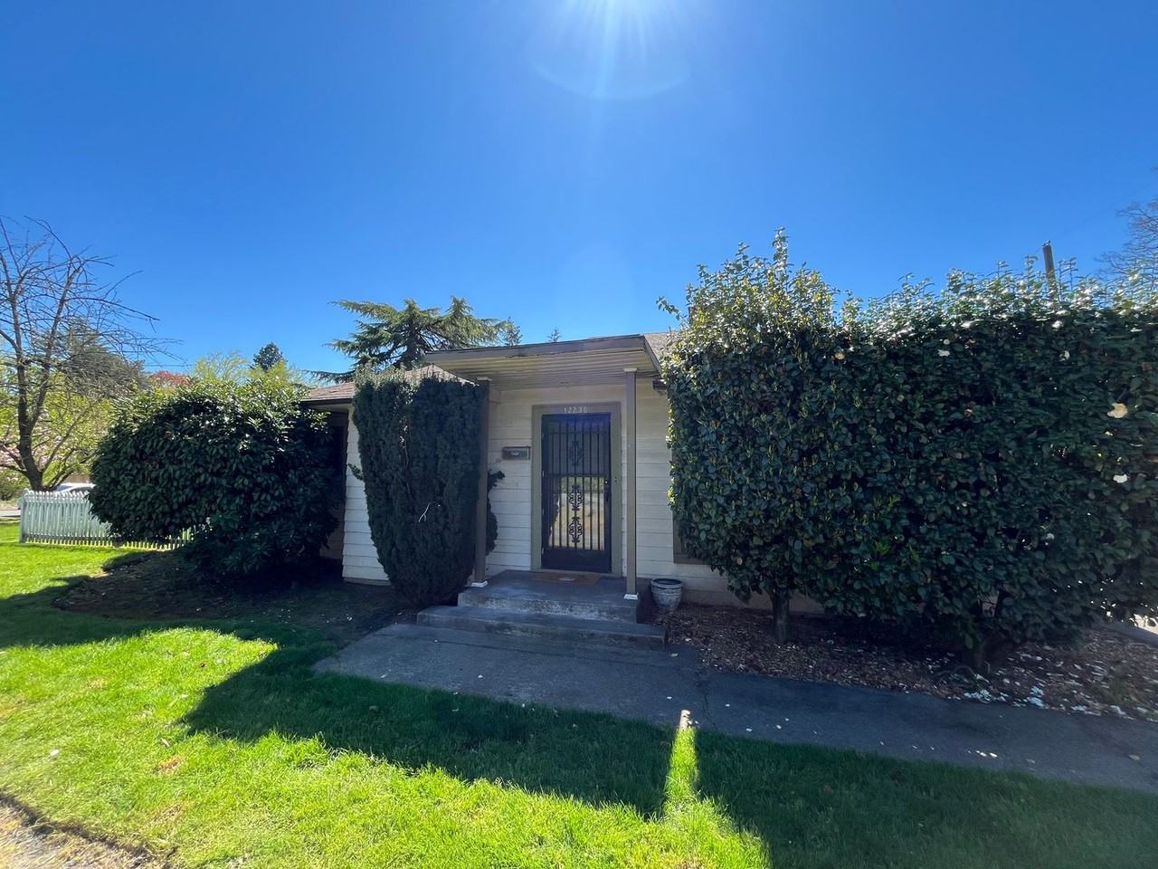 12230 Sw Walker Rd - Photo 4 of 35