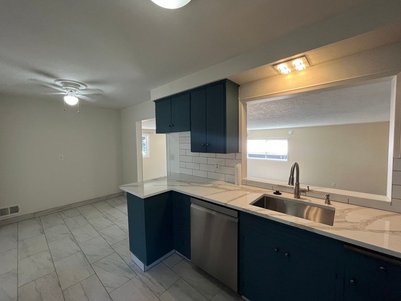 12230 Sw Walker Rd - Photo 5 of 35