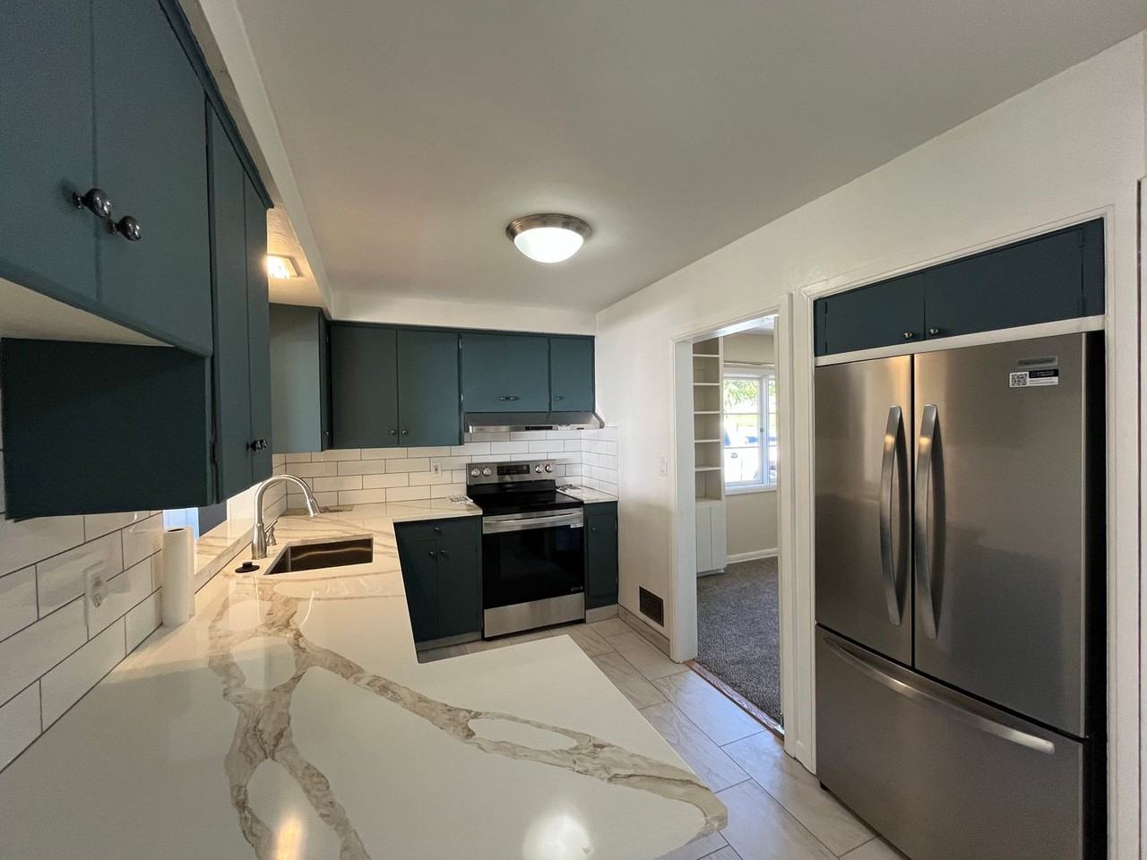 12230 Sw Walker Rd - Photo 6 of 35