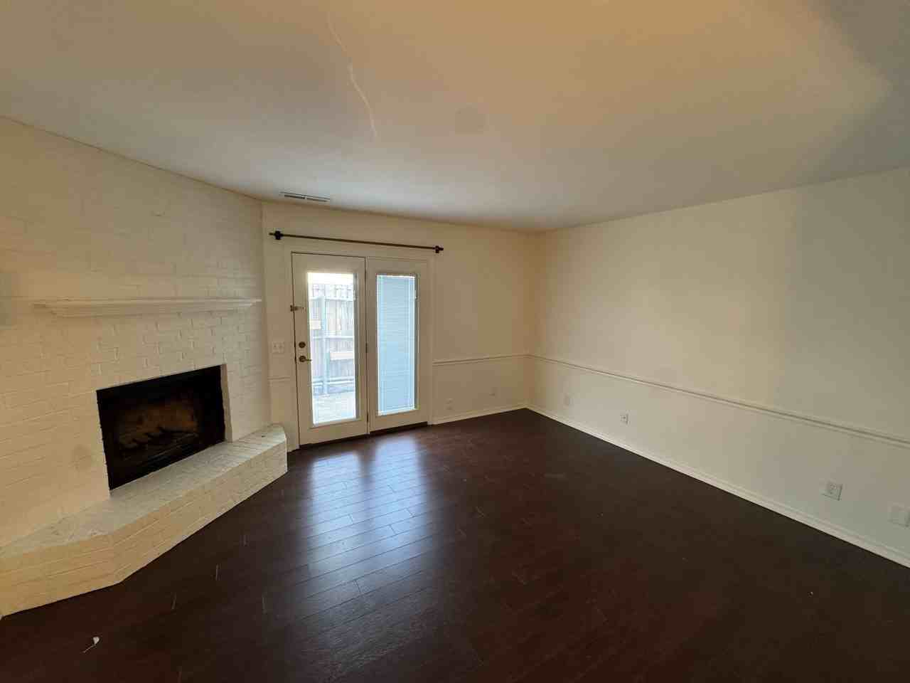 242 W Mountain St - Photo 2 of 17