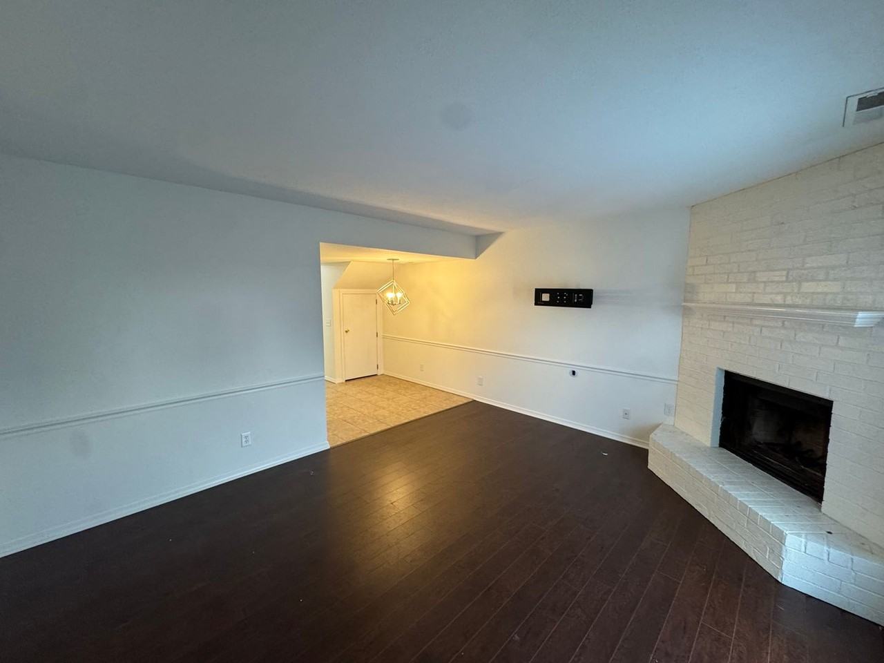 242 W Mountain St - Photo 3 of 17