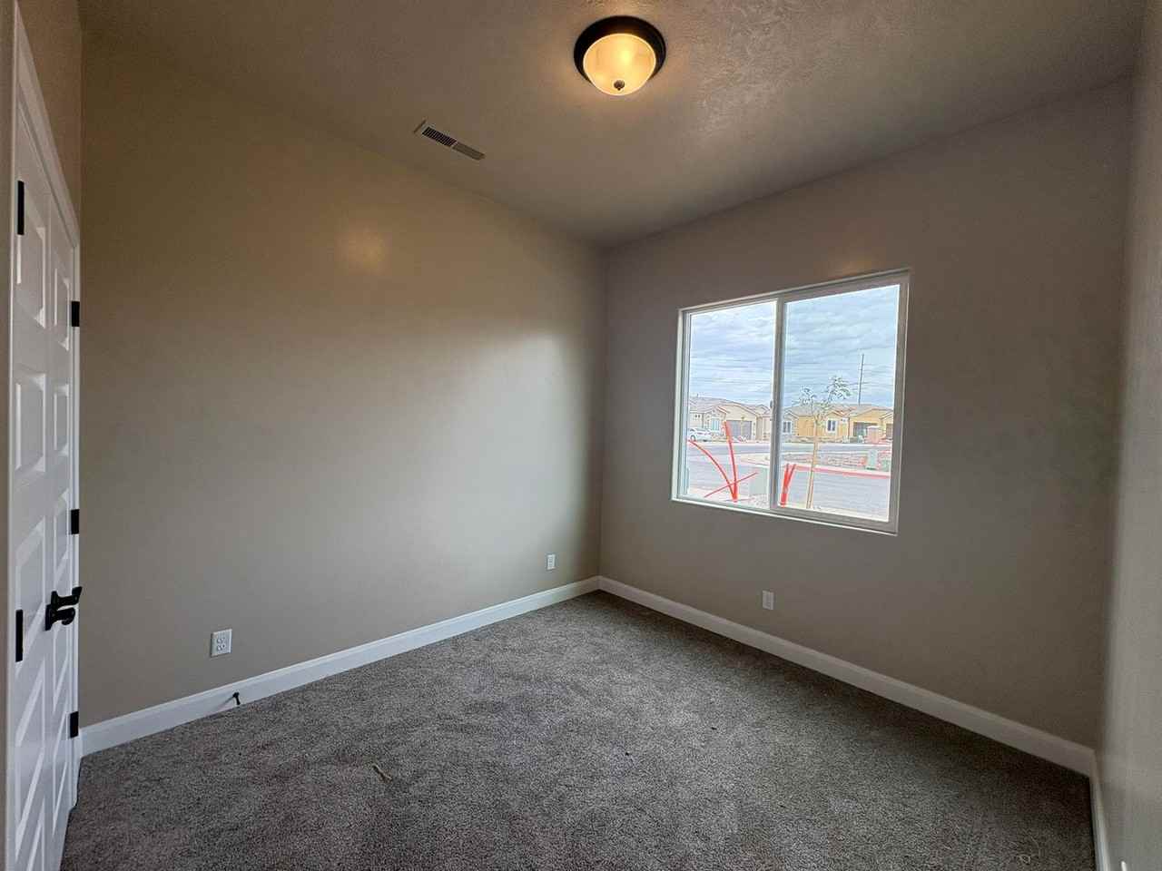 583 N 3050 W - Photo 4 of 20