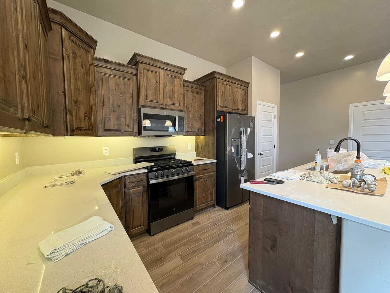 583 N 3050 W - Photo 7 of 20