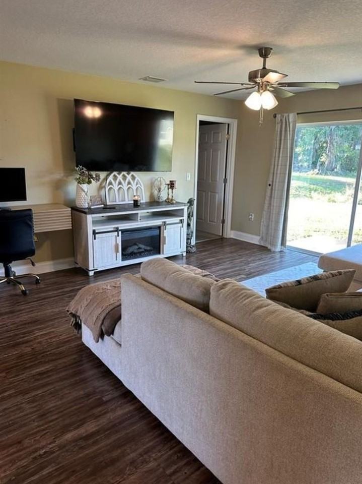 485 6th St Se - Photo 2 of 10