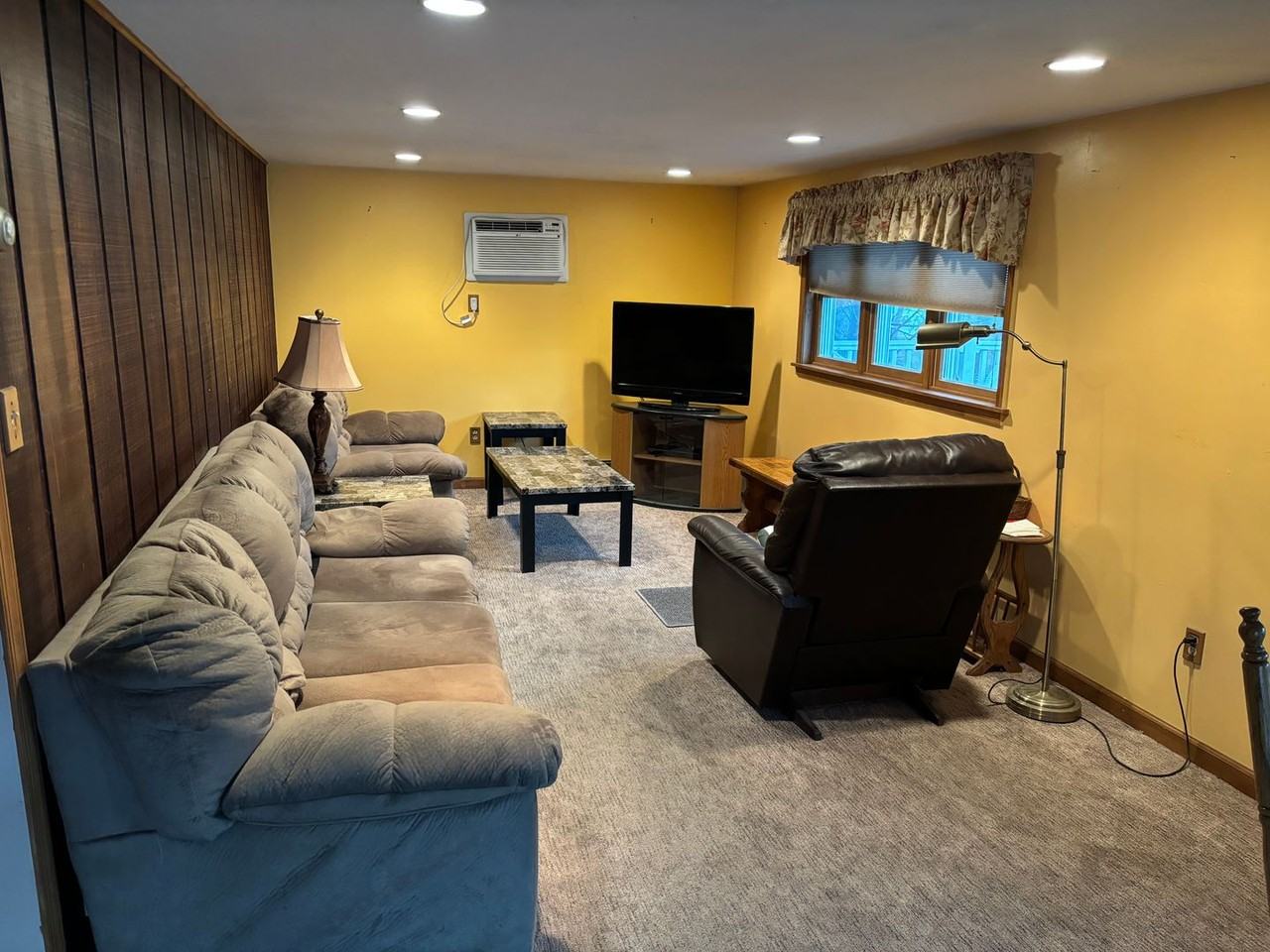 163 S 15th St - Photo 3 of 11