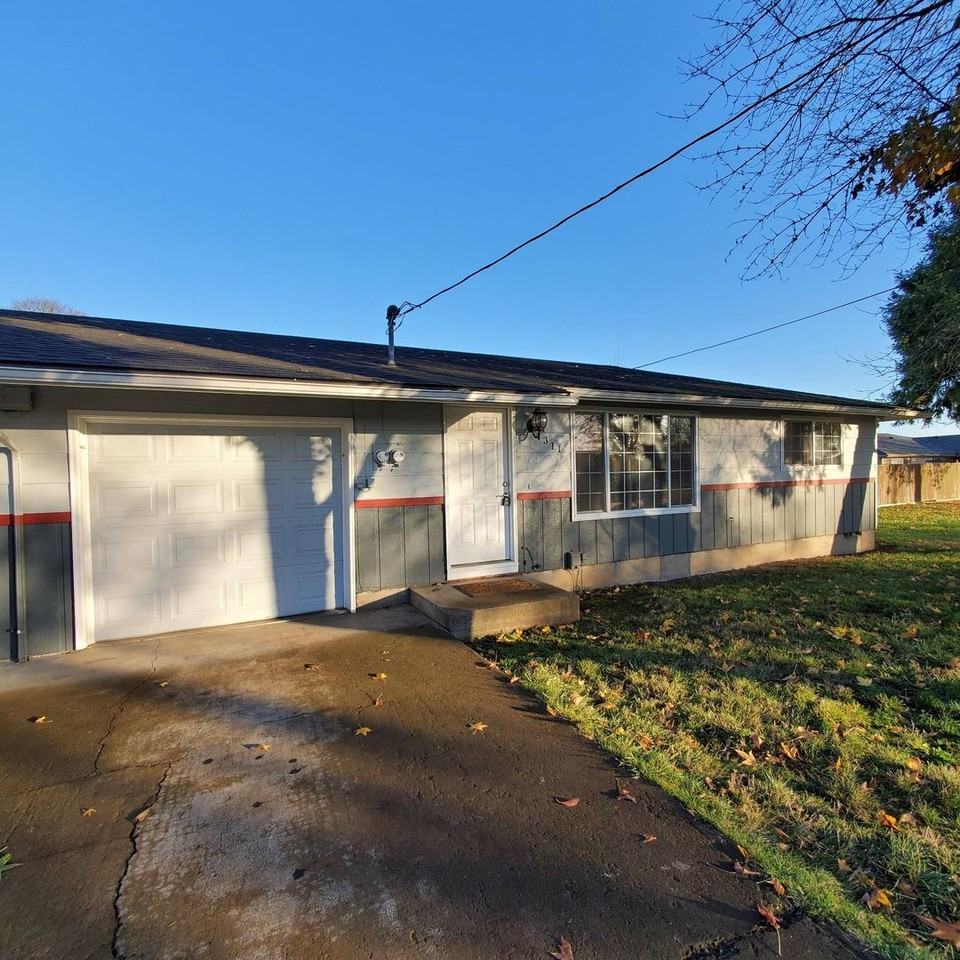 4311 Waverly Dr Ne - Photo 2 of 26