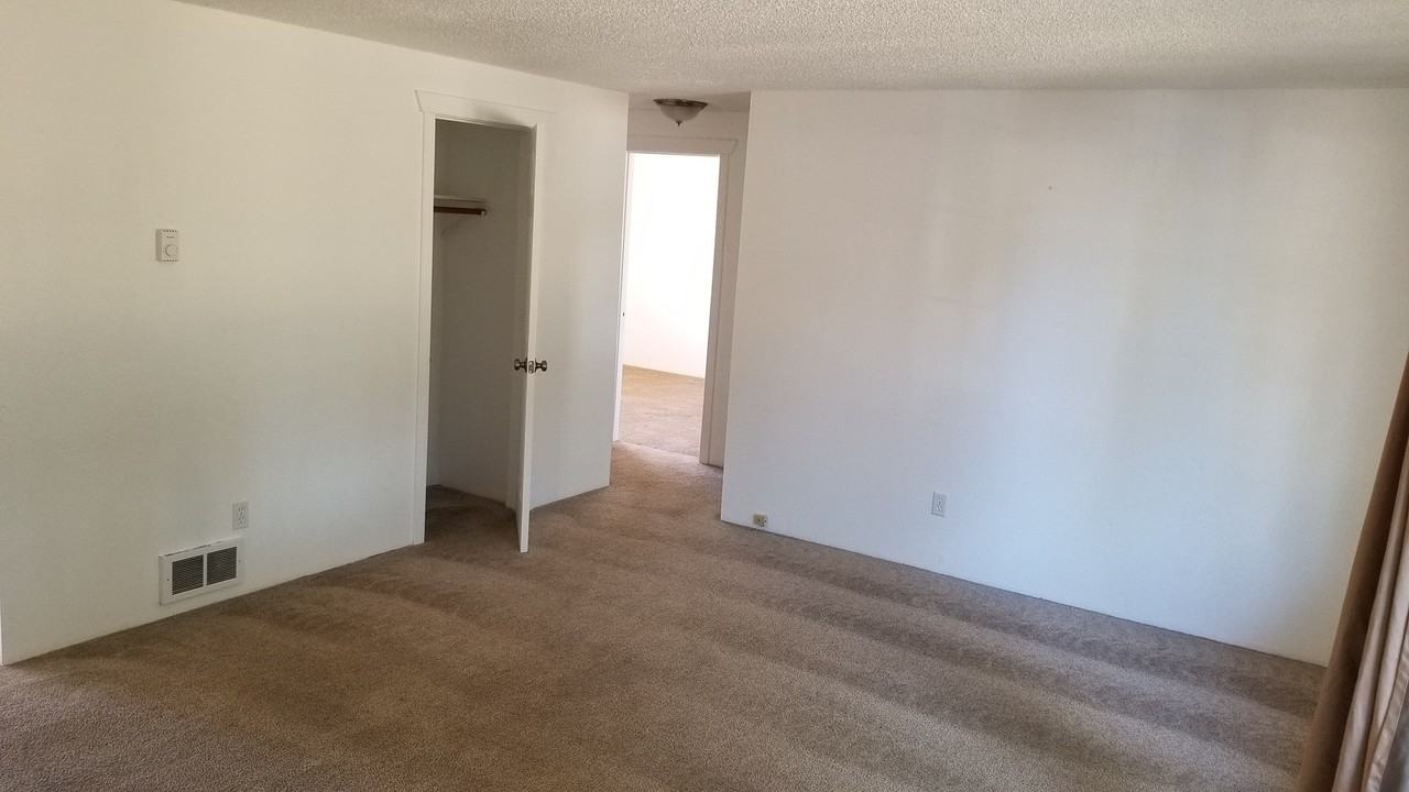 4311 Waverly Dr Ne - Photo 3 of 26