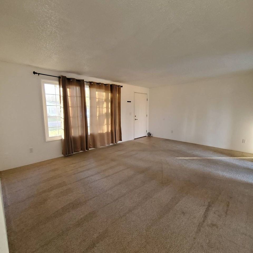 4311 Waverly Dr Ne - Photo 4 of 26
