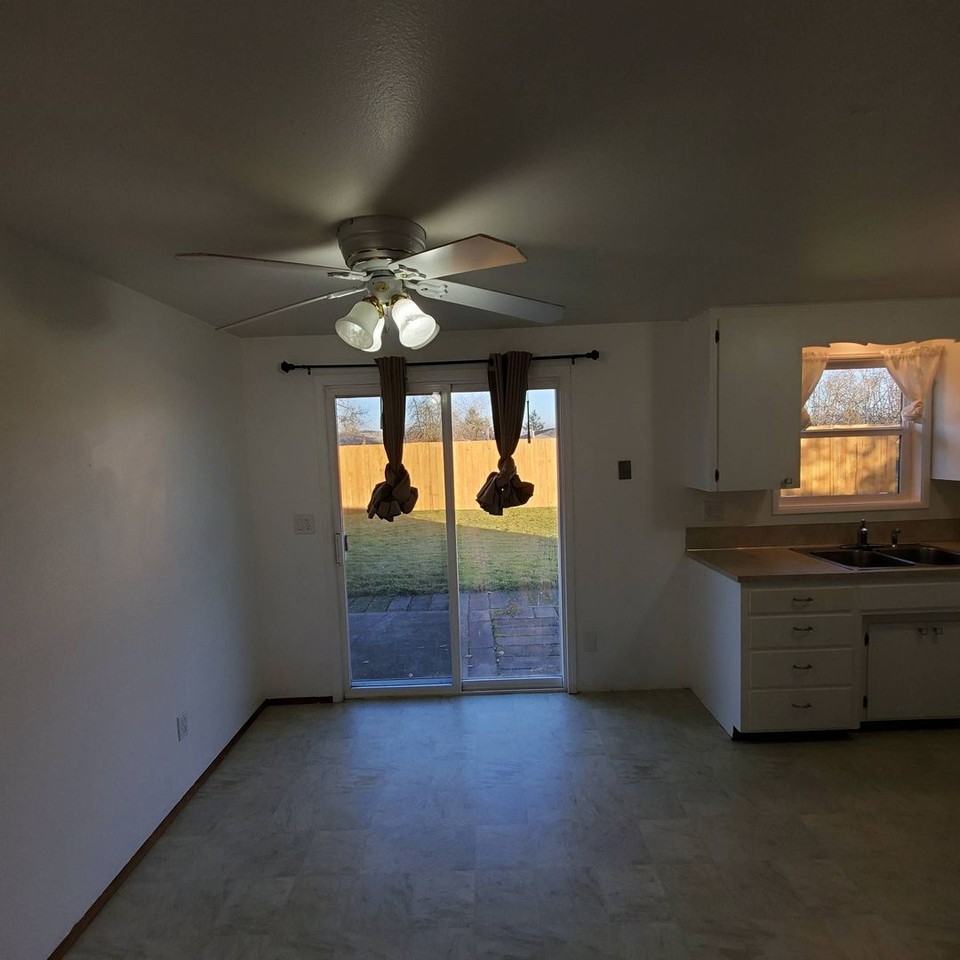 4311 Waverly Dr Ne - Photo 6 of 26