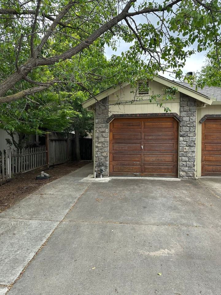 17465 Depot St - Photo 2 of 13