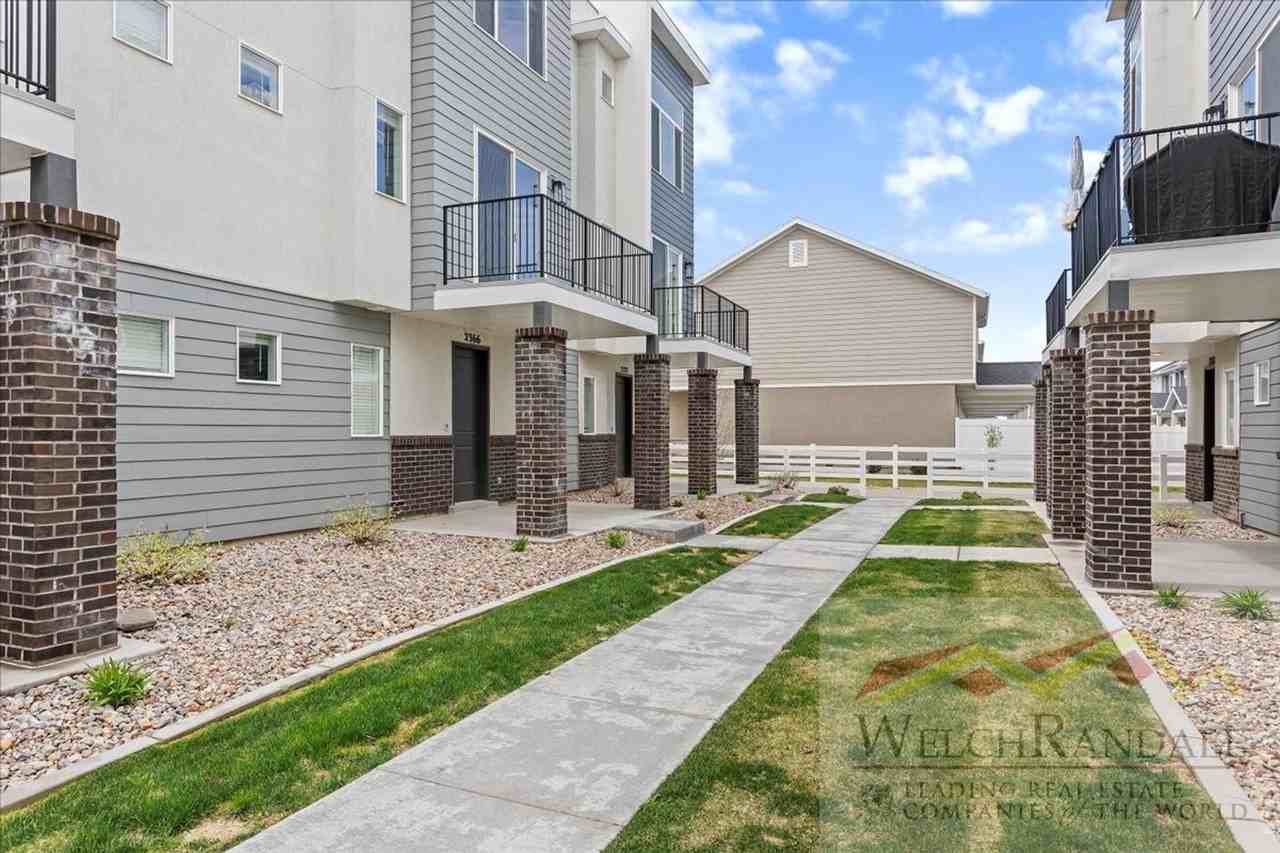 2354 W Leigh Ln - Photo 2 of 31