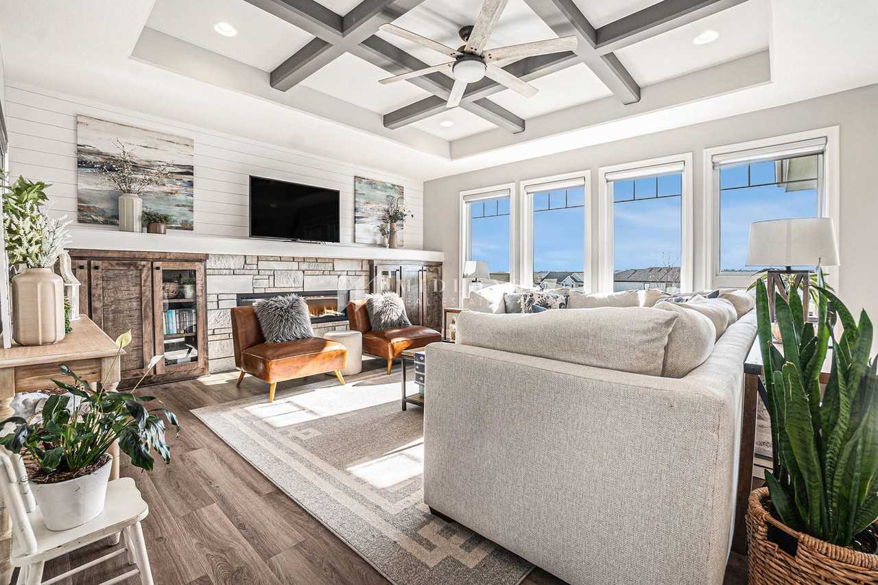 12615 S 77th St - Photo 2 of 15