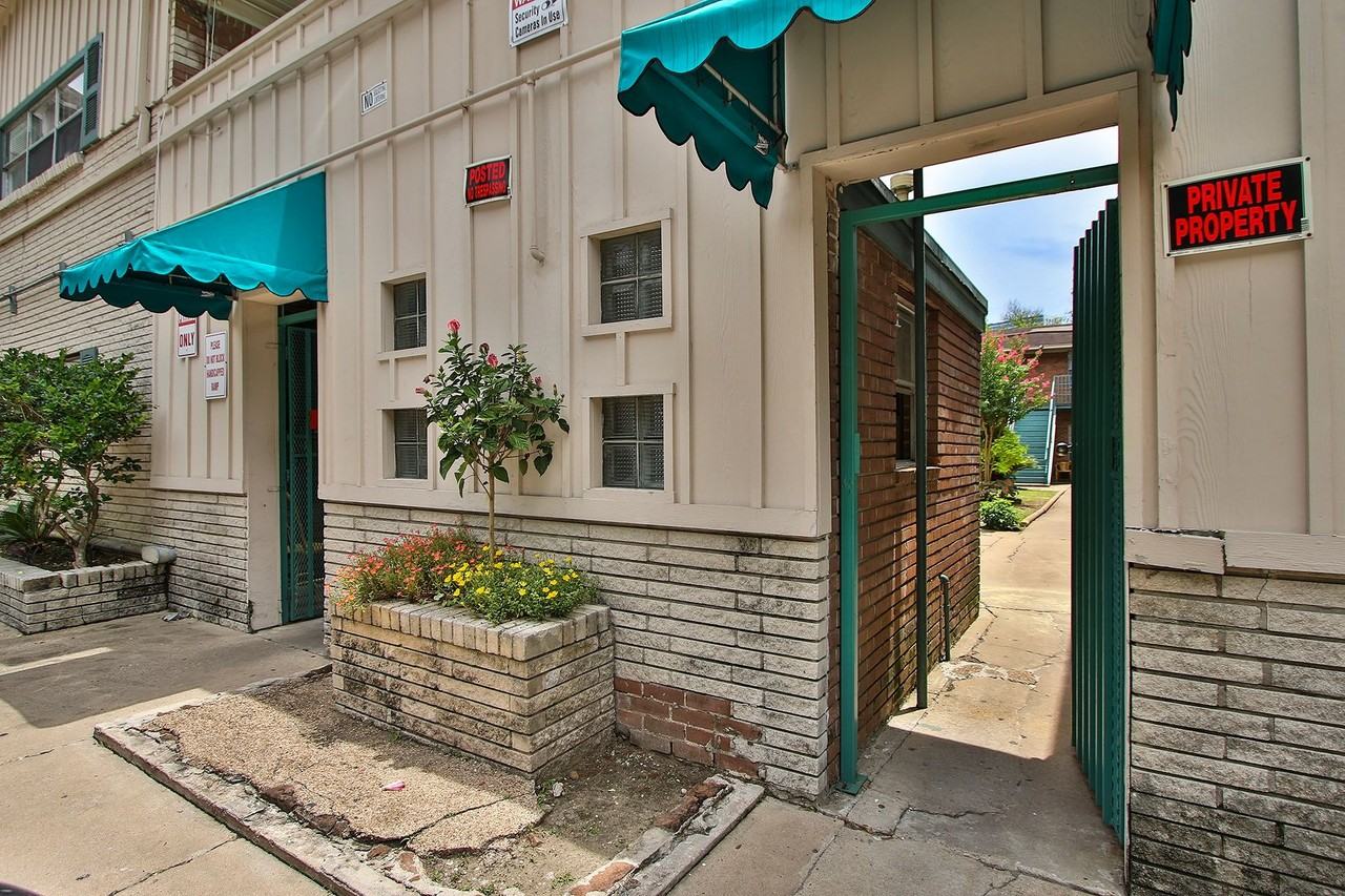 1419 Hyde Park - Photo 4 of 26