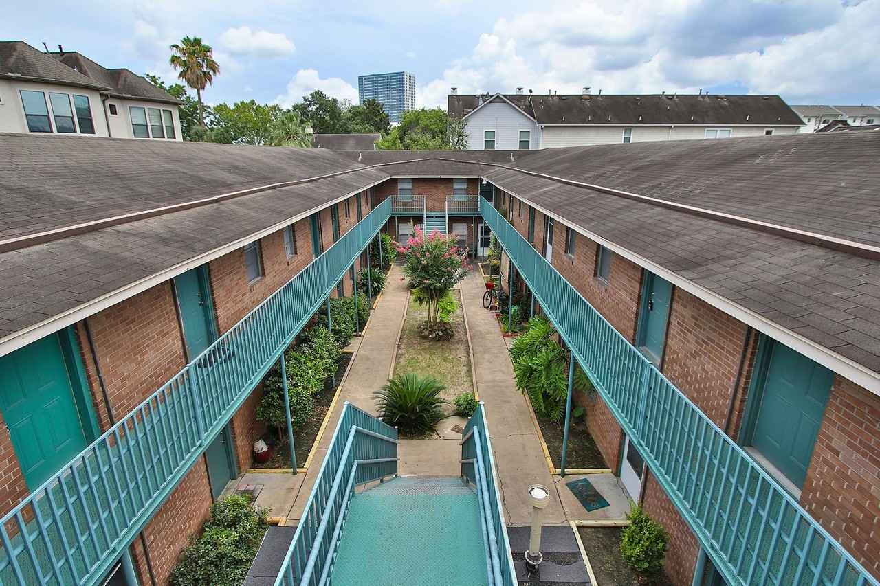 1419 Hyde Park - Photo 5 of 26