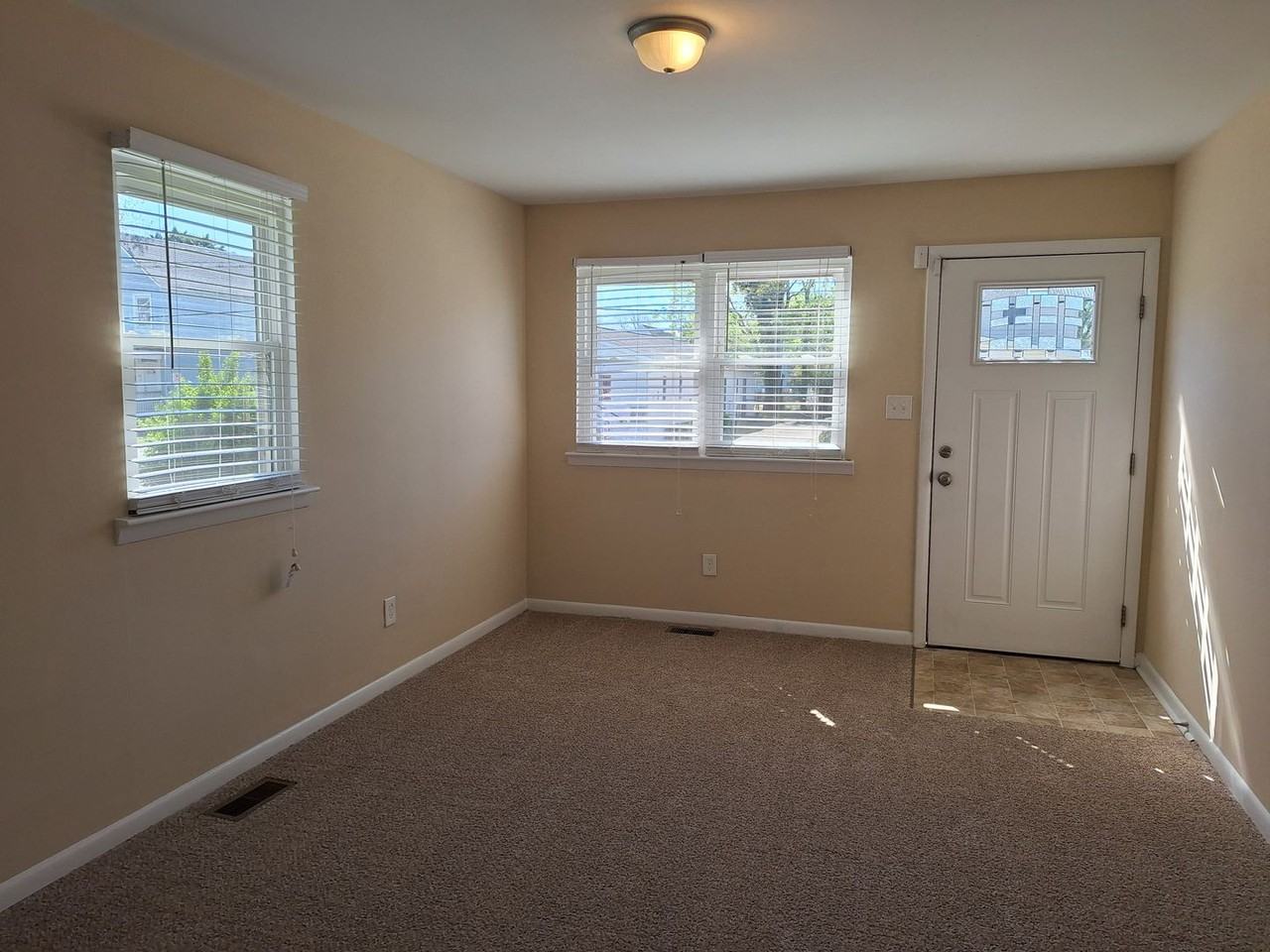 1133 25th St - Photo 2 of 14