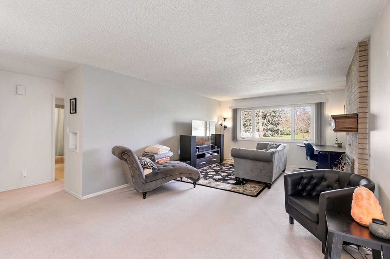 1105 Kirkwood Dr - Photo 5 of 11