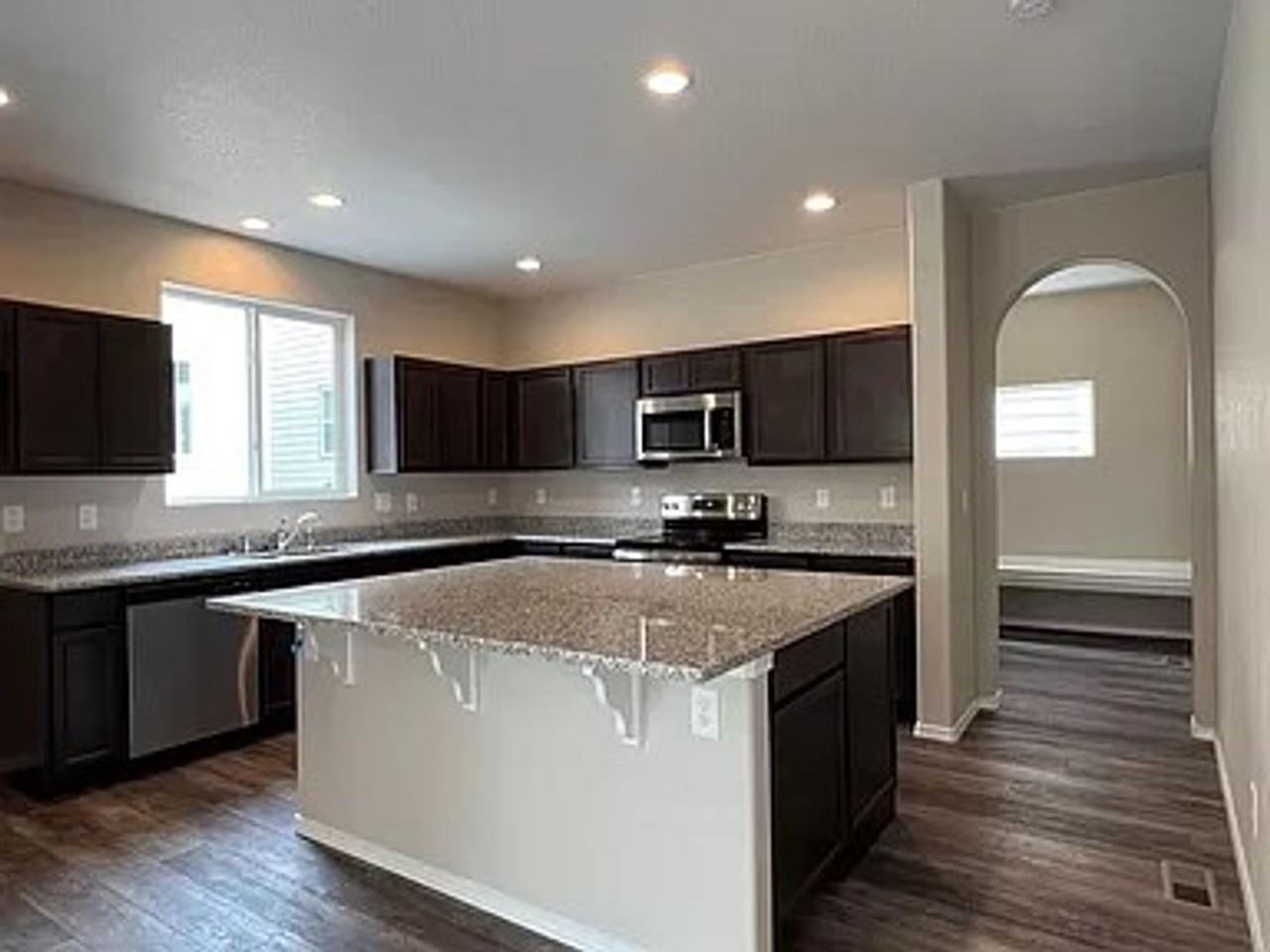 3863 Vineyard Cir - Photo 3 of 31