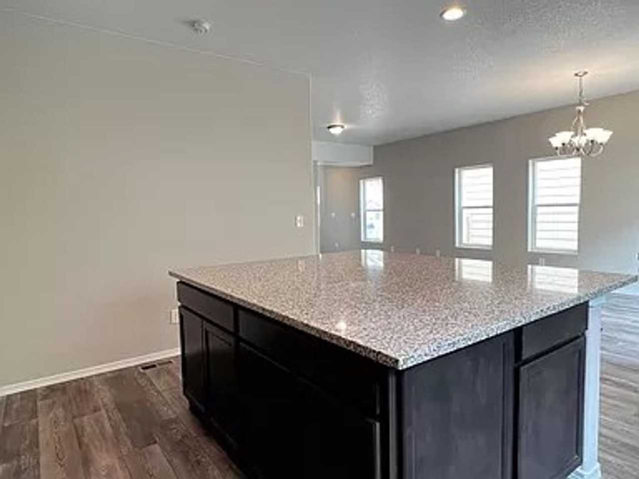 3863 Vineyard Cir - Photo 5 of 31