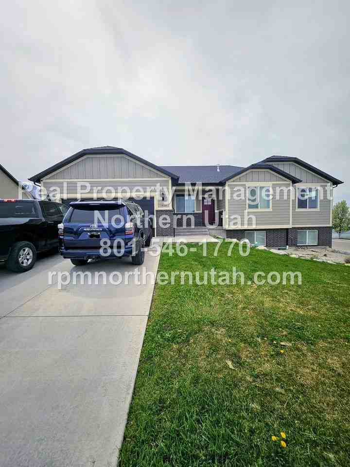1433 W 3225 S #A - Photo 2 of 19