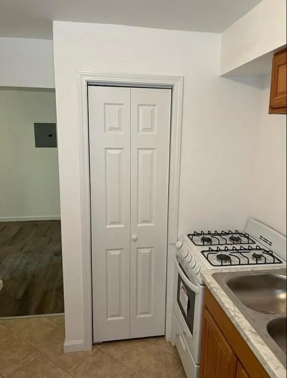 2611 Brownsville Rd - Photo 5 of 10