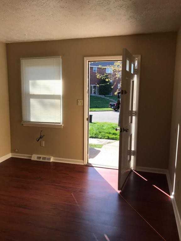 1811 Dalton Ct - Photo 4 of 16