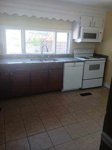 2226B Delano St - Photo 3 of 12