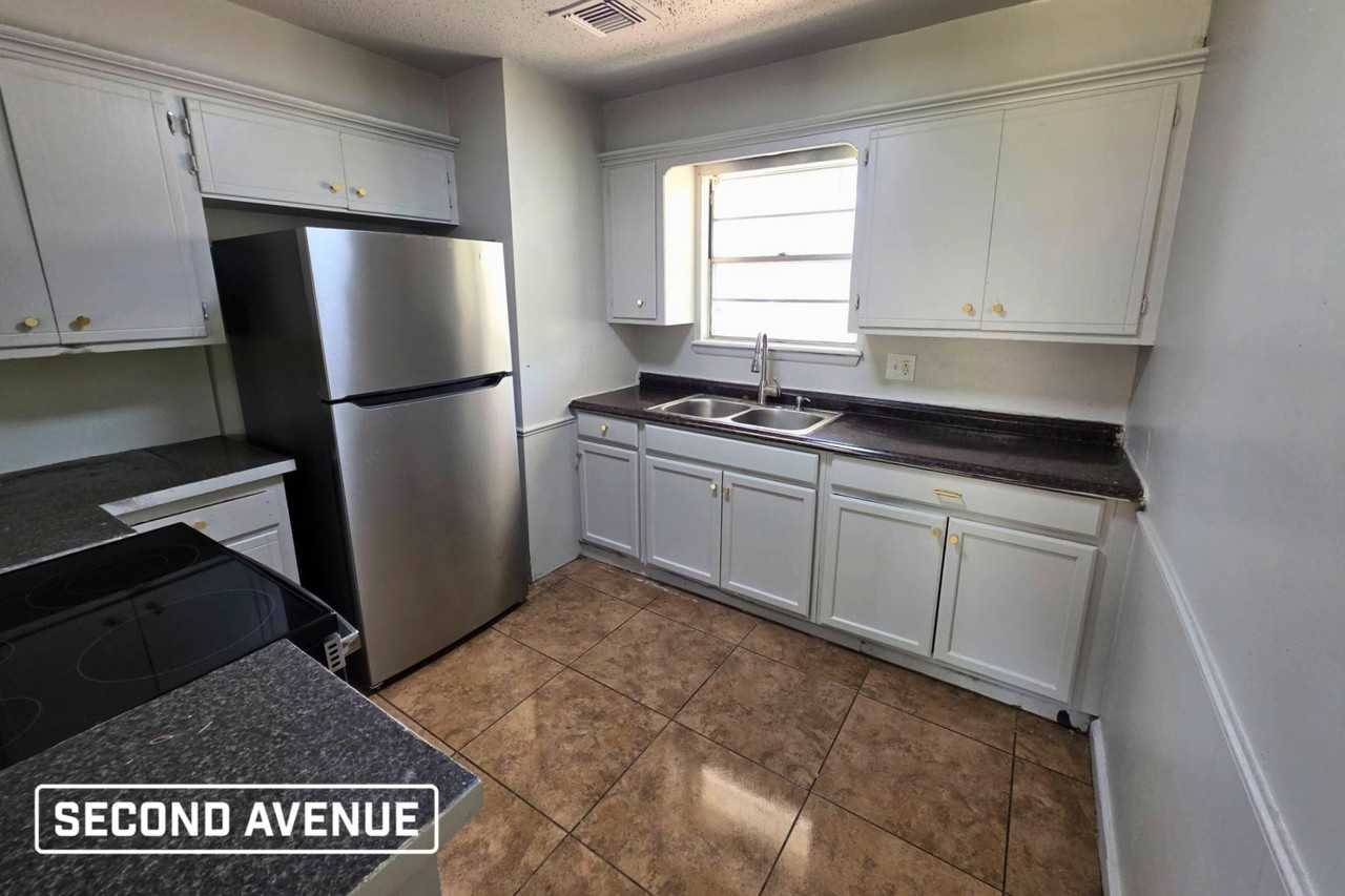 317 Nw 86th St - Photo 2 of 8