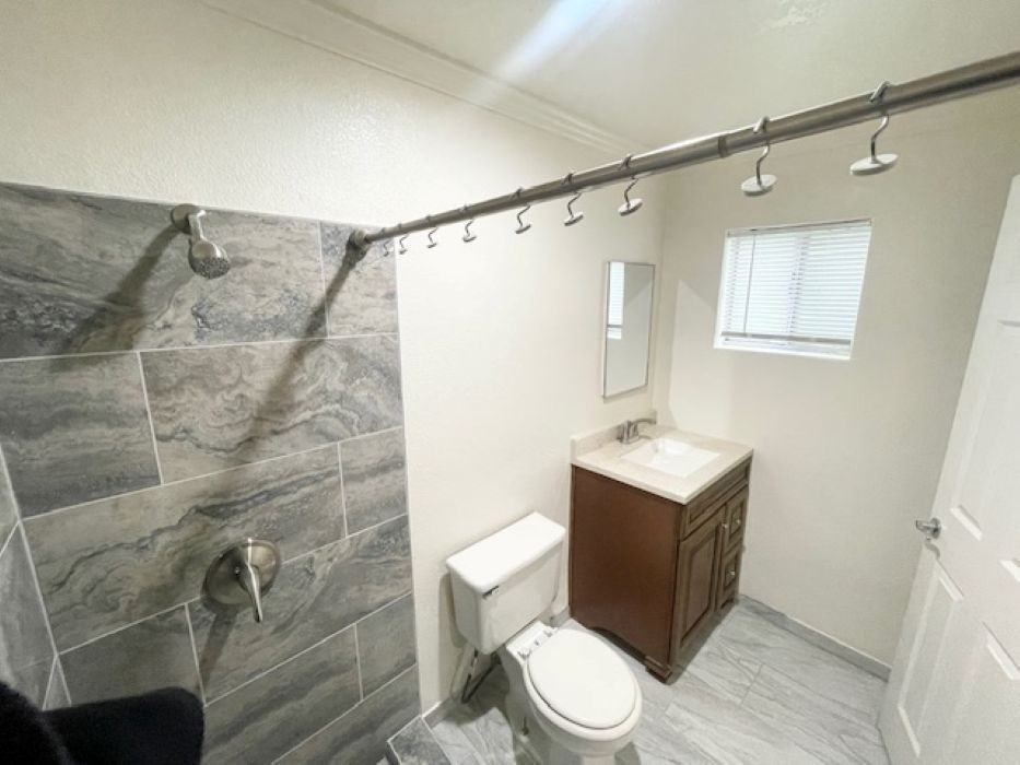 1272 W Congress St - Photo 2 of 9