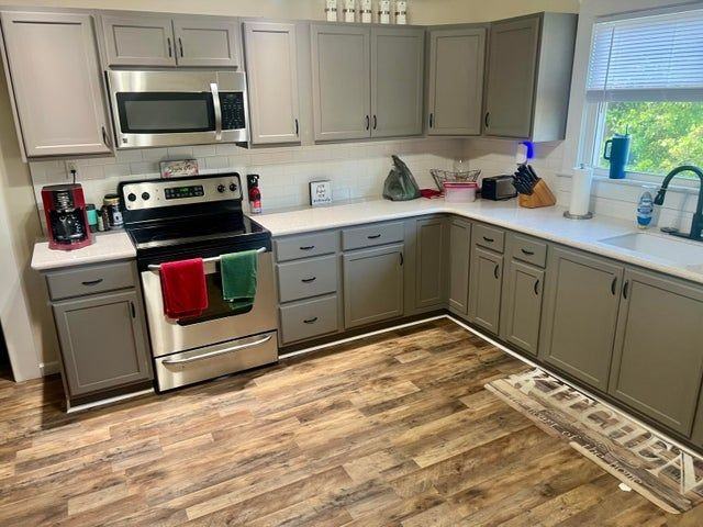 102 W 8th St - Photo 2 of 6