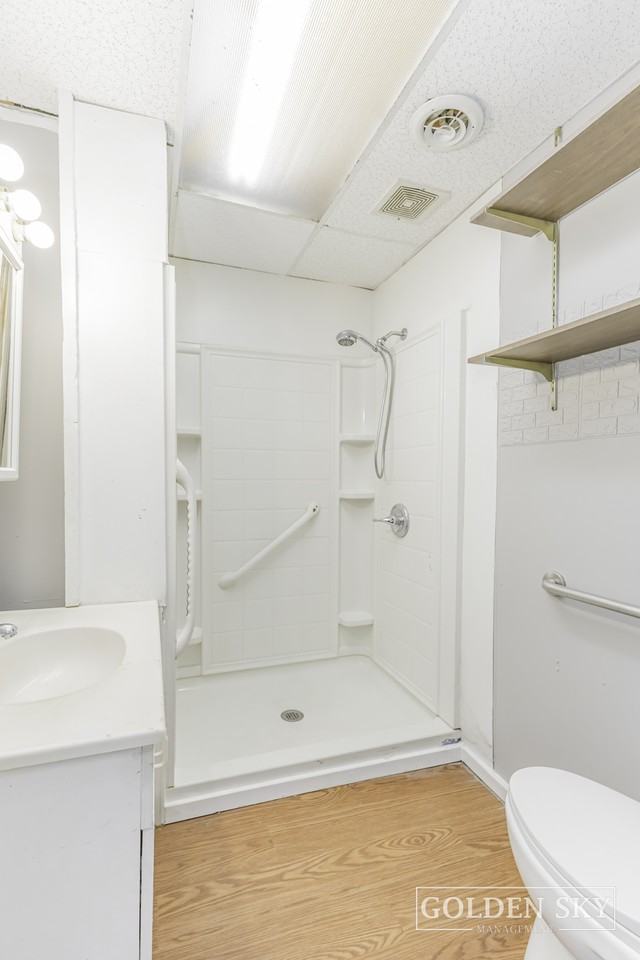 1109 E 8th St - Photo 5 of 10