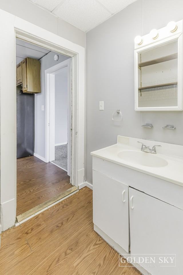 1109 E 8th St - Photo 2 of 10