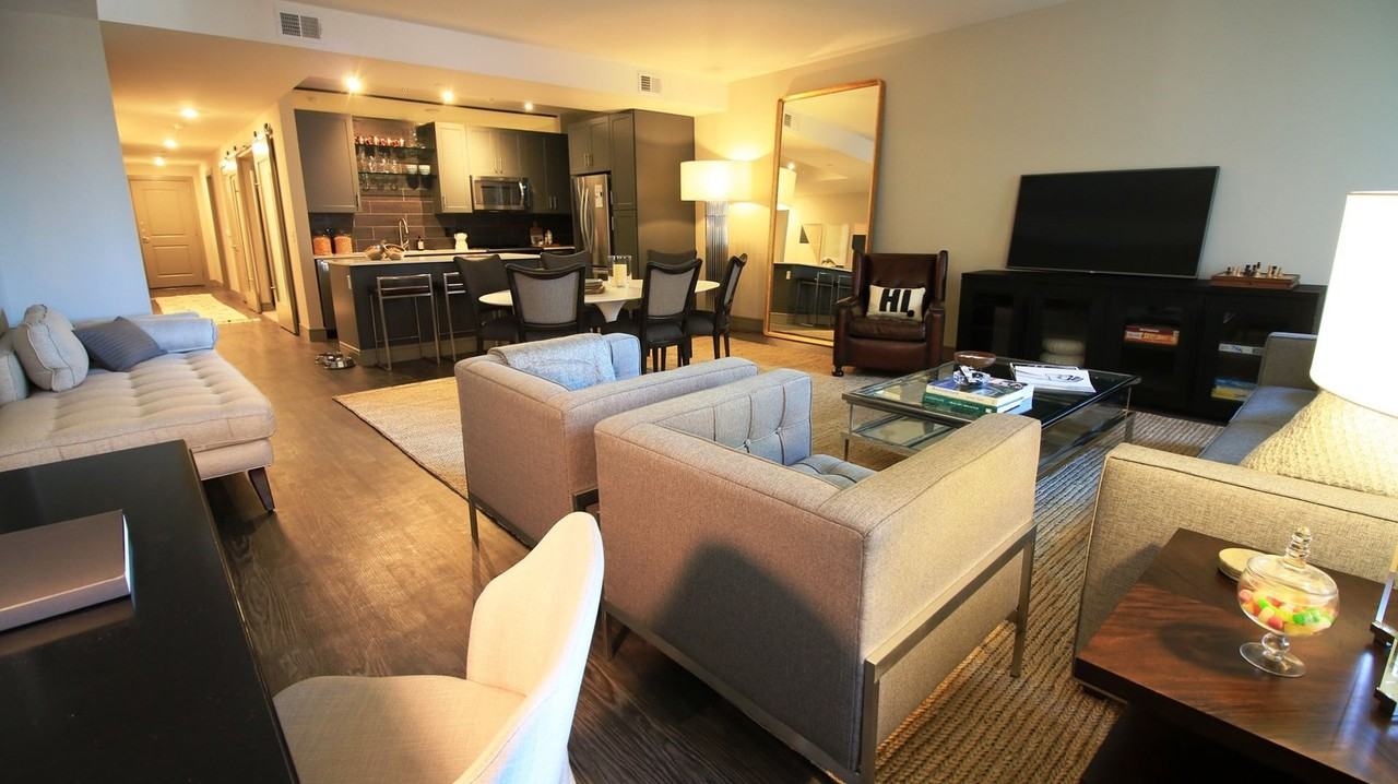 1900 Pacific Residences - Photo 4 of 44