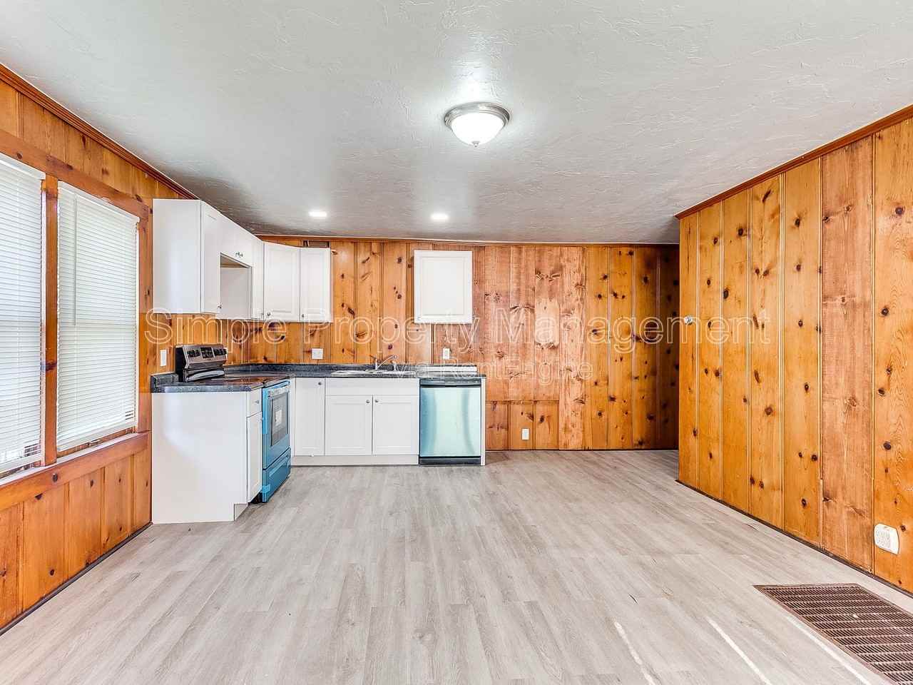 912 Nw 98th St - Photo 5 of 11