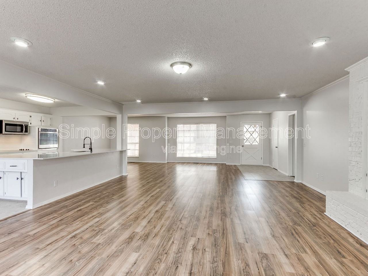 5713 Nw 114th St - Photo 3 of 38