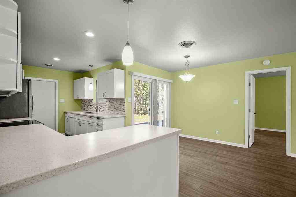 8510 Rockwood Ln - Photo 6 of 21