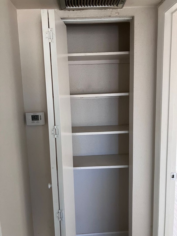 3052 N Edith Blvd - Photo 3 of 9