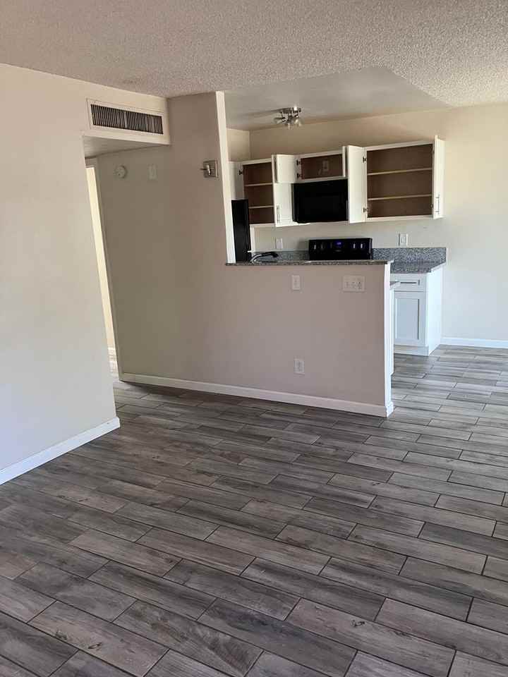3052 N Edith Blvd - Photo 5 of 9